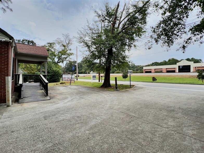 More Photos Of 4260 E Ponce De Leon Ave, Clarkston Freestanding For Lease