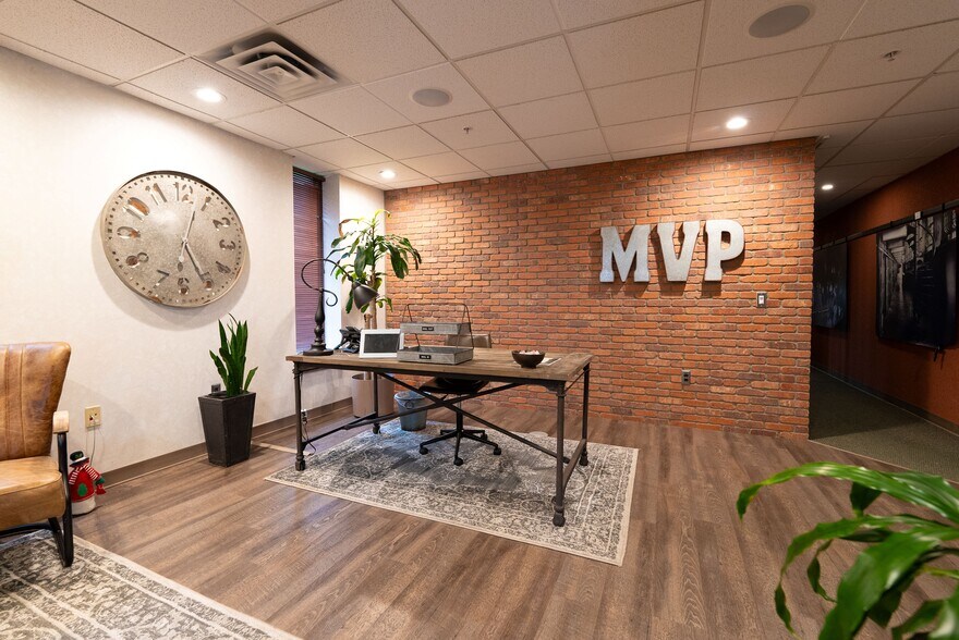 More Photos Of 1751-1761 E Lincoln St, Madison Heights Light Manufacturing For Lease