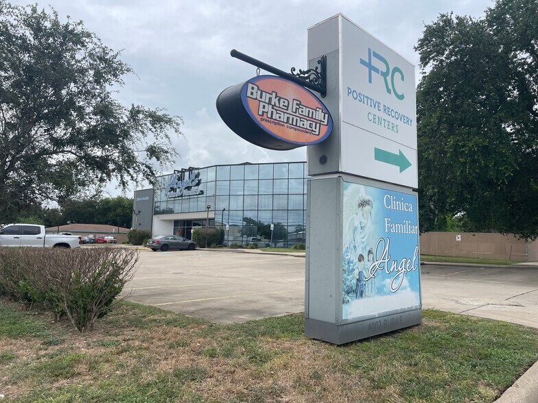 More Photos Of 722 Fairmont Pky, Pasadena Light Manufacturing For Lease