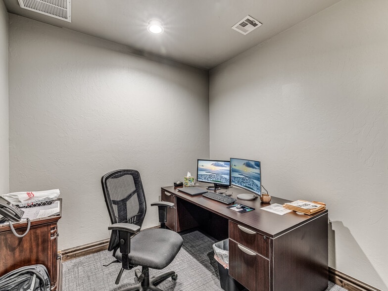 More Photos Of 209 NW 132nd St, Oklahoma City Industrial For Sale