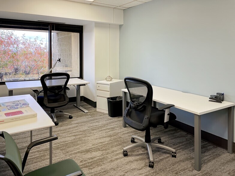 More Photos Of 651 Holiday Dr, Pittsburgh Coworking Space