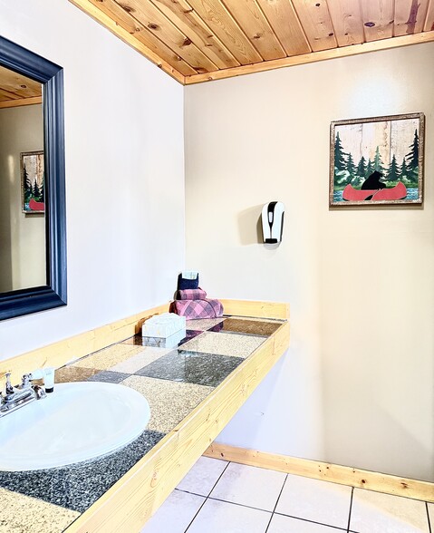 More Photos Of 1665 Whisper Ridge Rd, Ashton Hotel For Sale