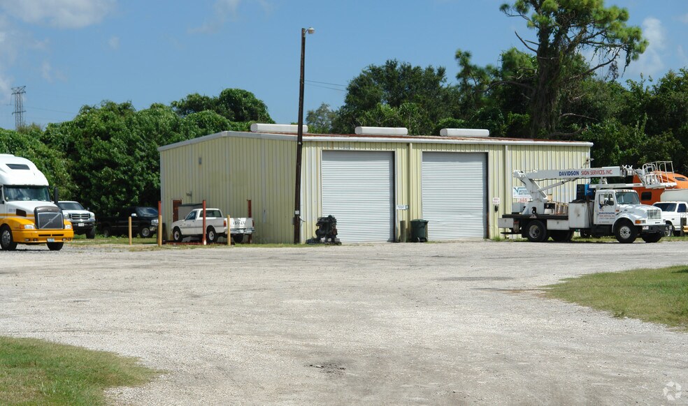 More Photos Of 1885 Cedar St, Safety Harbor Warehouse For Sale