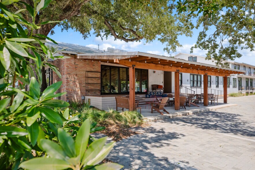 More Photos Of 301 S Toulme St, Bay Saint Louis Warehouse For Lease