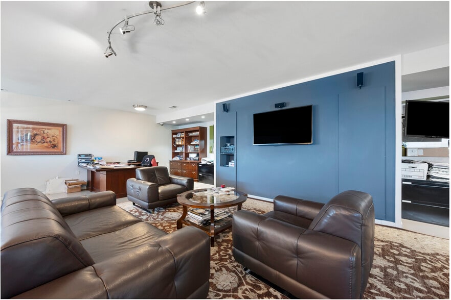 More Photos Of 1905 Brentwood Rd NE, Washington Warehouse For Lease