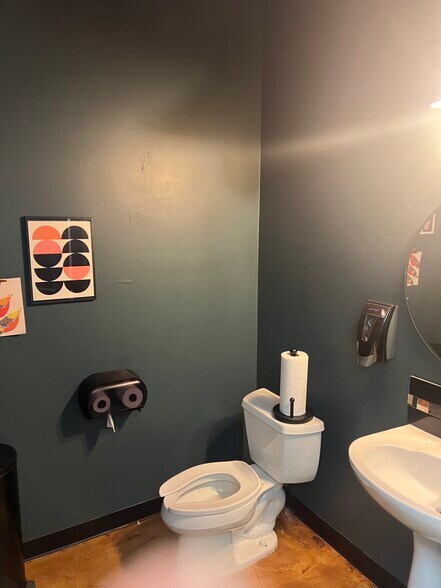 More Photos Of 6800 Thomasville Rd, Tallahassee Restaurant For Sale