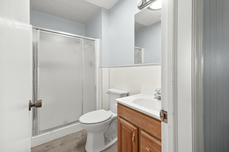 More Photos Of 802 E Nodaway St, Oregon Flex For Sale