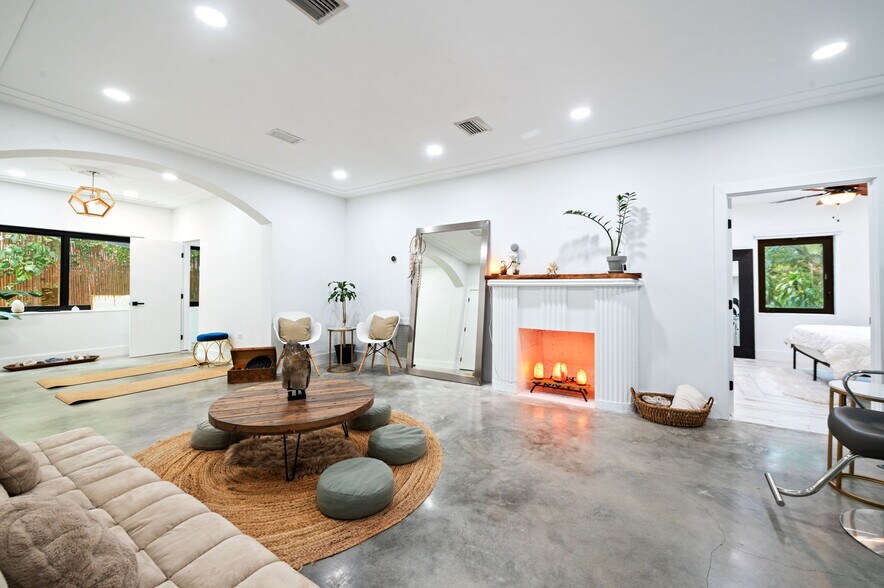 More Photos Of 5981 NE 6th Ave, Miami Office For Sale