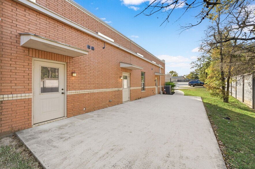 More Photos Of 131 Quest Ct, Keller Office For Lease