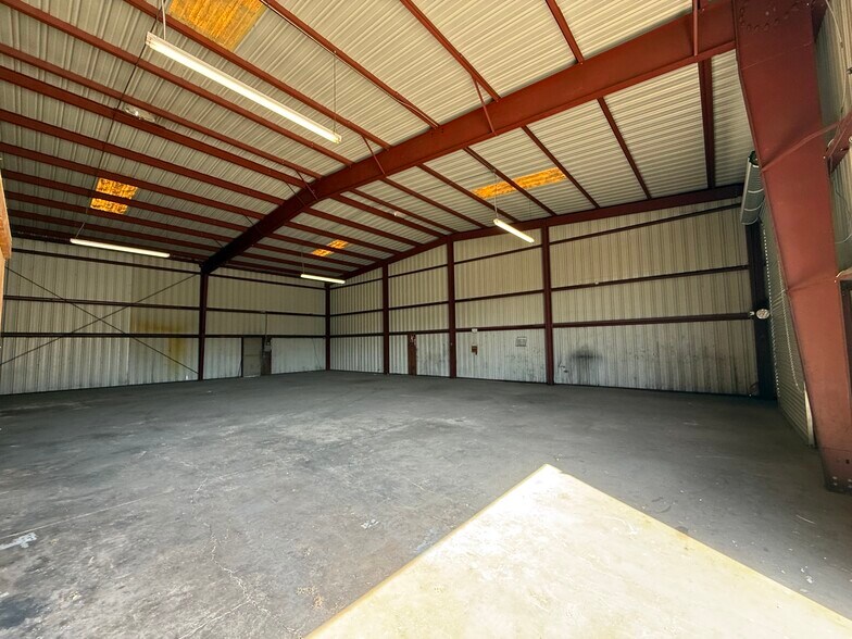 More Photos Of 9364 Jamacha Rd, Spring Valley Manufacturing For Lease