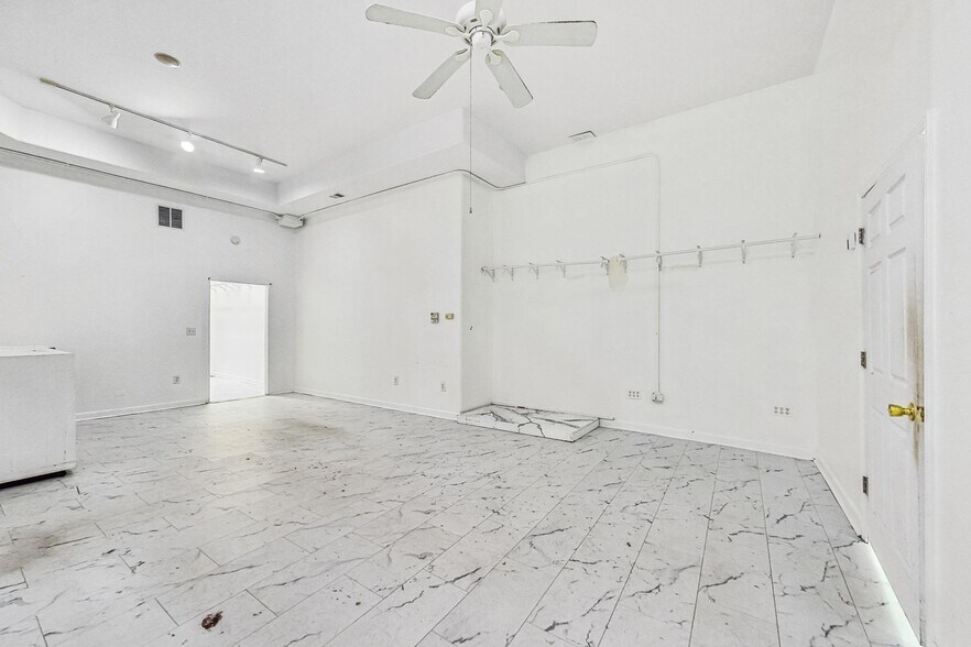 More Photos Of 2650 N Halsted St, Chicago Storefront Retail Residential For Lease