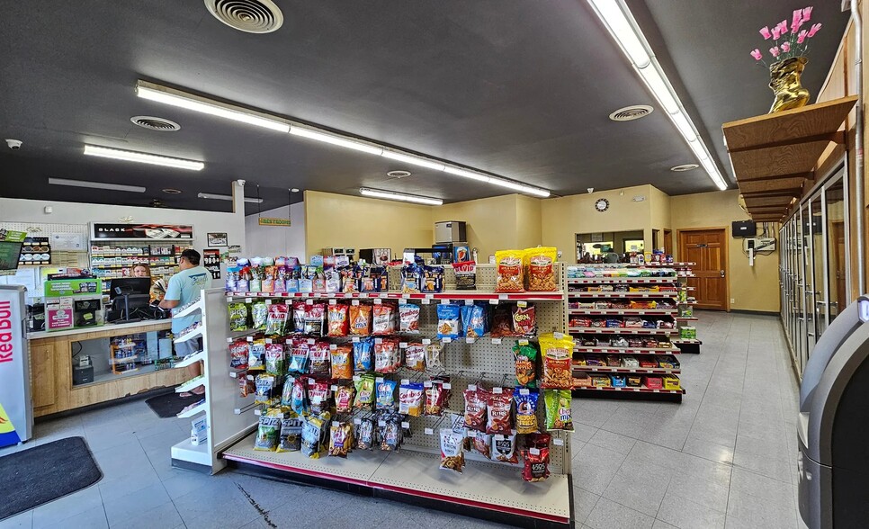 More Photos Of 1101 N Broadway, Buhl Convenience Store For Sale