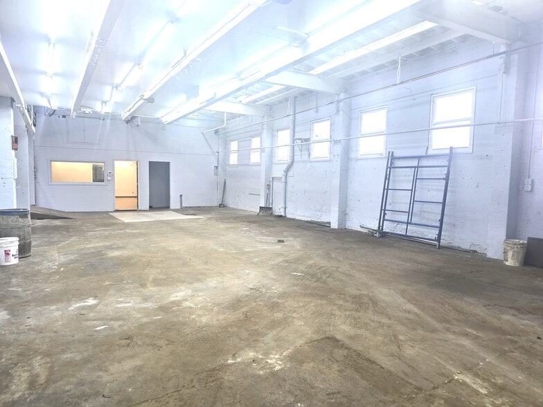 More Photos Of 224 Glenwood Ave, Bloomfield Warehouse For Lease