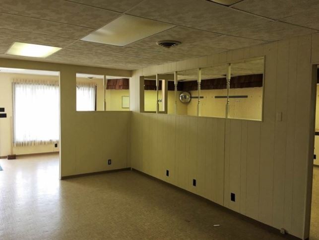 More Photos Of 11 N Meridian St, Washington Office For Sale