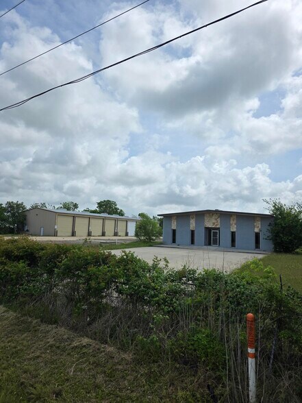 More Photos Of 6400 N Main St, Baytown Unknown For Lease