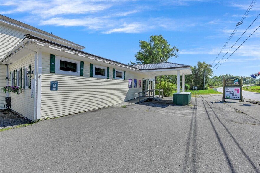 More Photos Of 608 Atlantic Hwy, Northport Freestanding For Sale