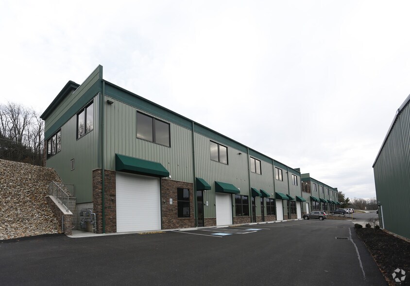 More Photos Of 1324-1328 Mars Evans City Rd, Evans City Showroom For Lease