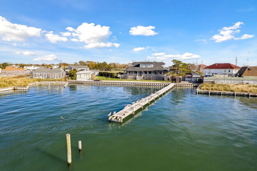 More Photos Of 32 Lighthouse Rd, Hampton Bays Hotel For Sale