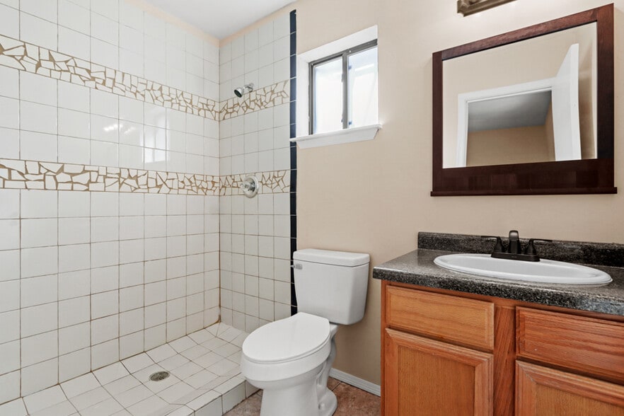 More Photos Of 5200 Doniphan Dr, El Paso Bar For Sale