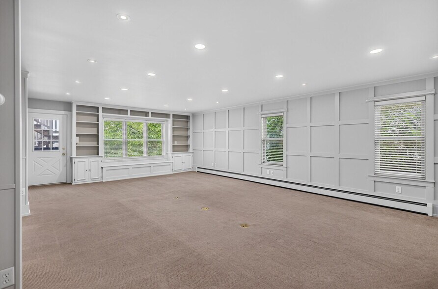 More Photos Of 330 Mahoning St, Milton Office For Sale