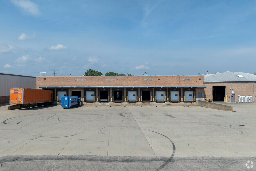 More Photos Of 1810 N 5th Ave, River Grove Warehouse For Lease
