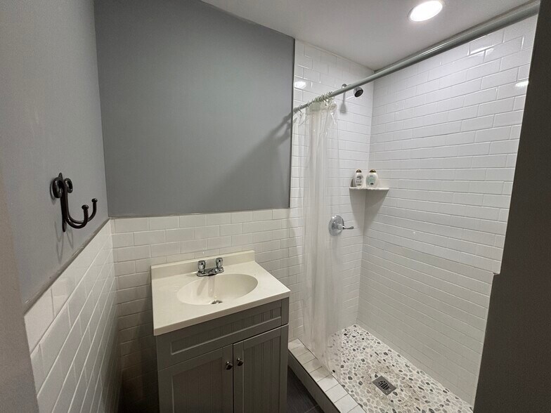 More Photos Of 50-52 Dales Ave, Jersey City Service For Lease