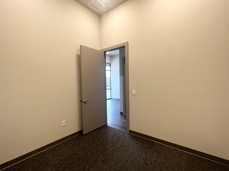 More Photos Of 525 Shiloh Rd, Plano Medical For Lease