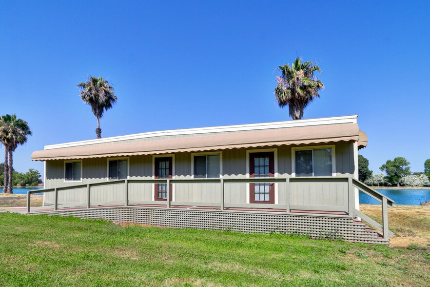 Primary Photo Of 930 E St, Rio Linda Office Residential For Lease