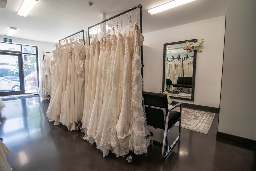 More Photos Of 140 Caroline St S, Hamilton Storefront Retail Residential For Lease