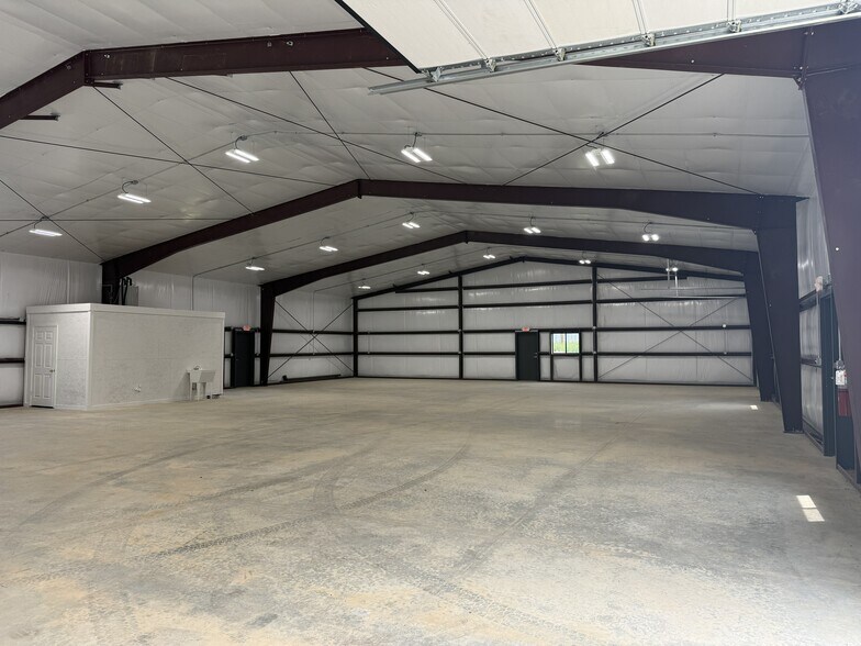 More Photos Of 1906 Dobbins Bridge Rd, Anderson Industrial For Sale