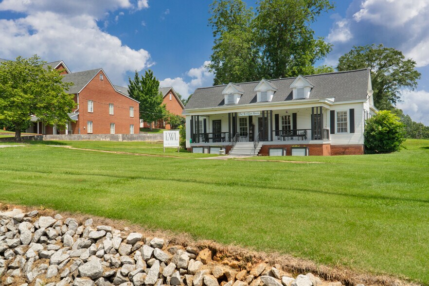 More Photos Of 104 W Broad St, Wedowee Medical For Sale