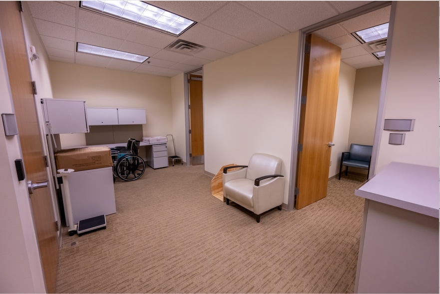 More Photos Of 1320 W Walnut Hill Ln, Irving Medical For Sale