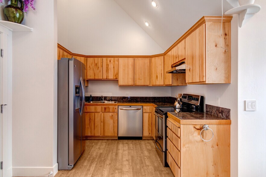 More Photos Of 1469 Woodside Ave, Park City Lodge Meeting Hall For Sale