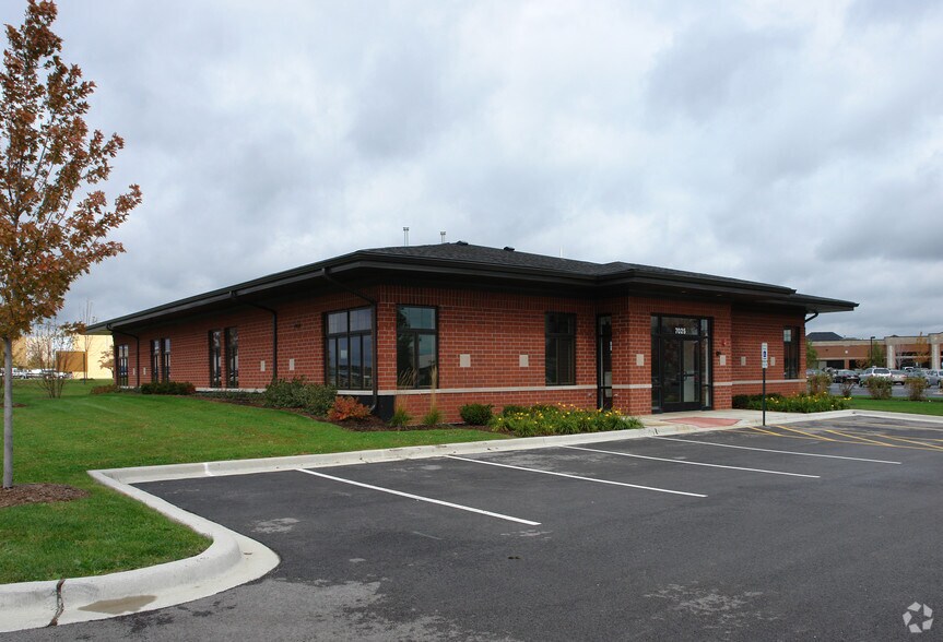 More Photos Of 7025-7035 Veterans Blvd, Burr Ridge Office For Sale