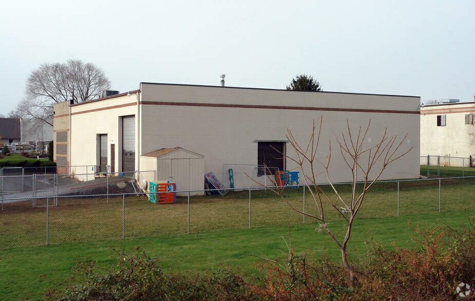 More Photos Of 375 Patricia Dr, Warminster Township Warehouse For Lease