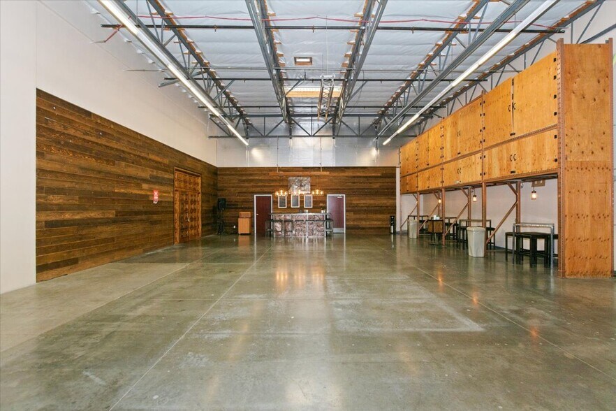 More Photos Of 7970 Cherry Ave, Fontana Showroom For Lease