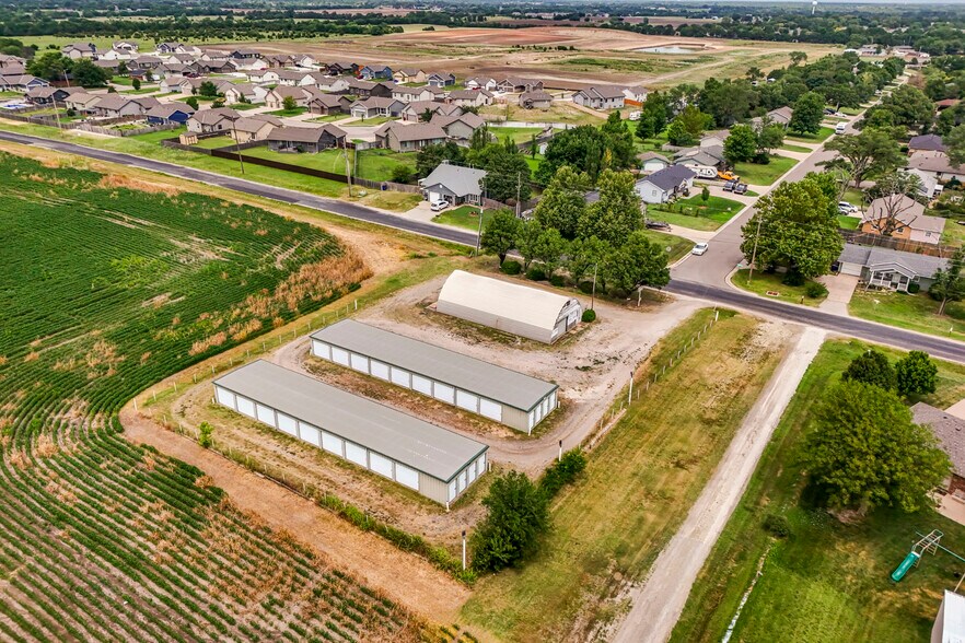 More Photos Of 201 W Silknitter St, Rose Hill Self Storage For Sale