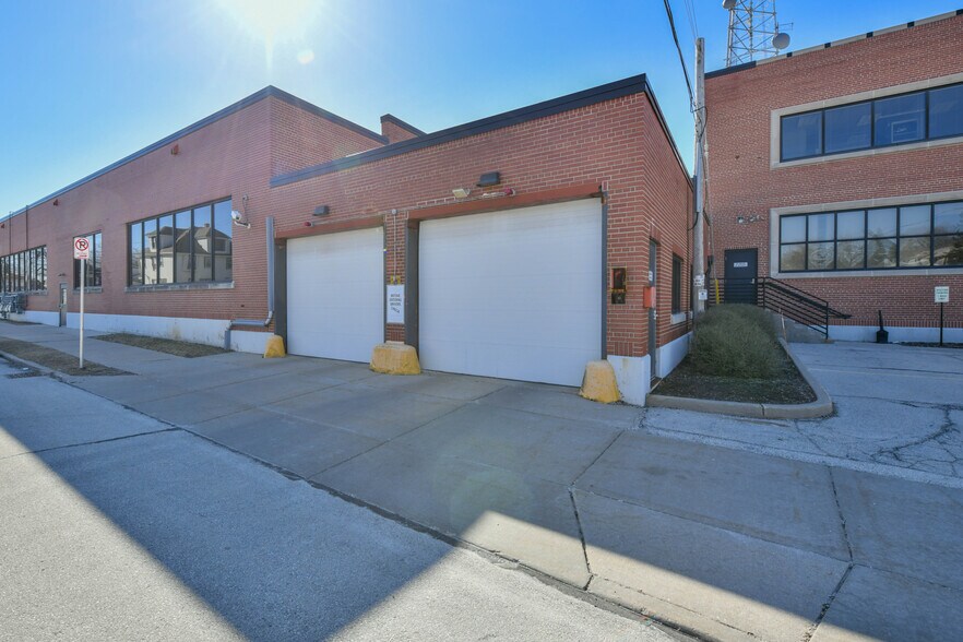More Photos Of 620 S 76th St, Milwaukee Office For Lease