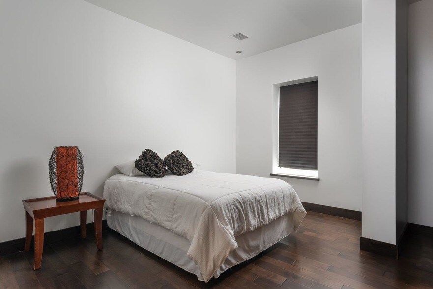 More Photos Of 18000 Groeschke Rd, Houston Airplane Hangar For Sale