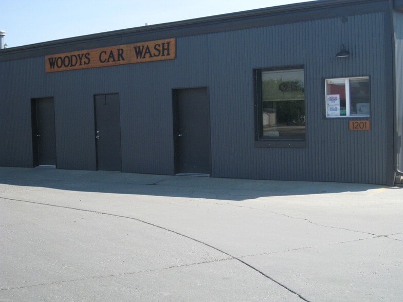 More Photos Of 1201 Cedar St, Helena Carwash For Sale