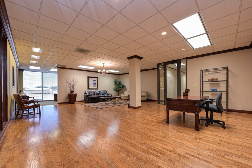 More Photos Of 5625 Cypress Creek Pky, Houston Office For Sale