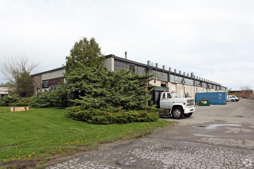 More Photos Of 131 Sunrise Ave, Toronto Warehouse For Lease