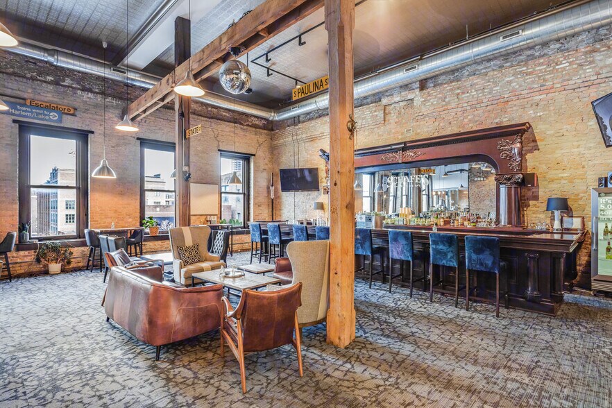 More Photos Of 1027-1031 W Madison St, Chicago Loft Creative Space For Lease