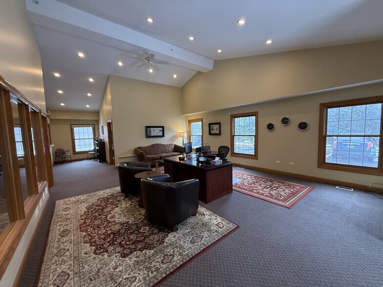 More Photos Of 301 Peterson Rd, Libertyville Medical For Lease