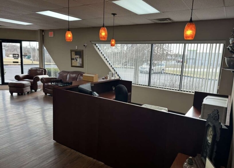 More Photos Of 501 N Service Rd, Saint Peters Warehouse For Sale