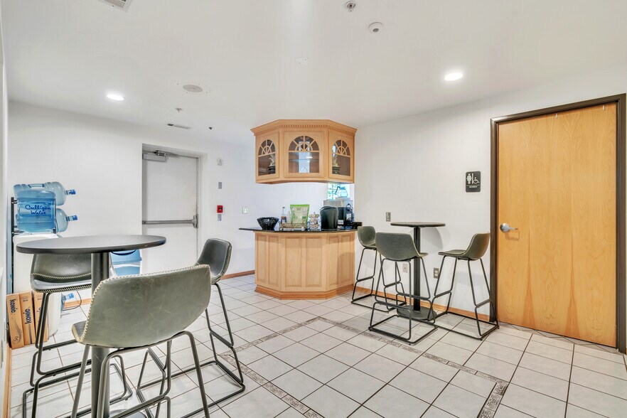 More Photos Of 3446 Wagon Wheel Rd, Springdale Light Manufacturing For Lease