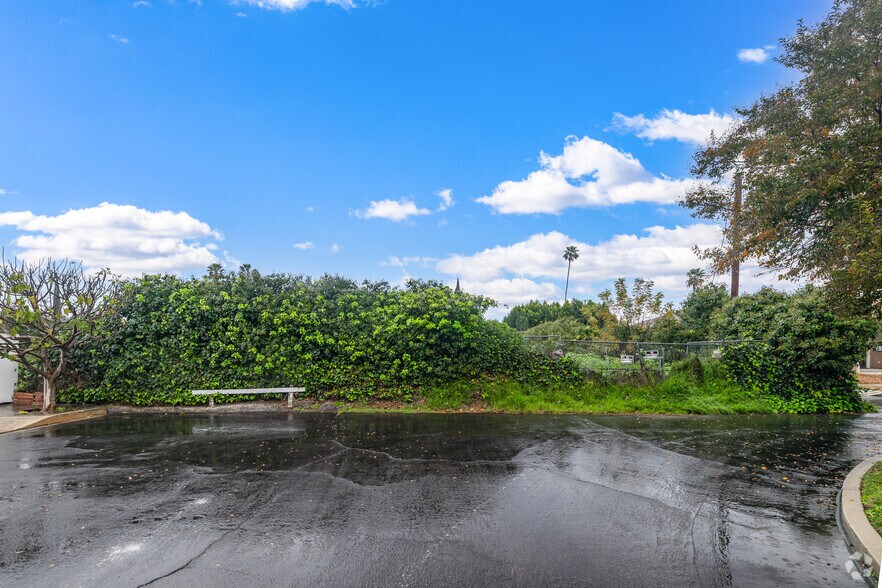 More Photos Of 13840 Sherman Way, Van Nuys Land For Sale