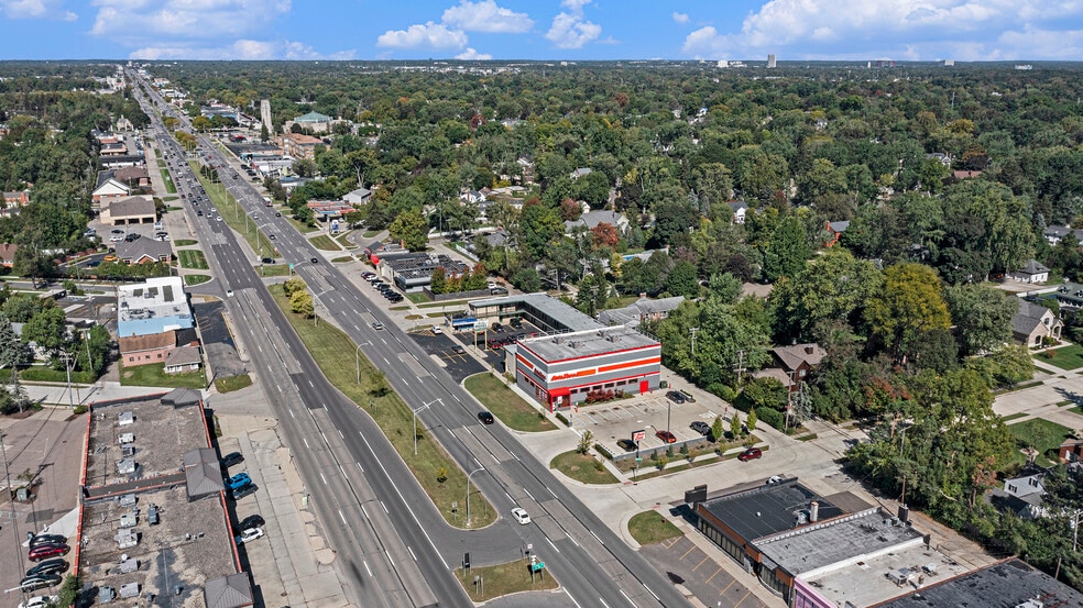 More Photos Of 28142 Woodward Ave, Royal Oak Storefront For Lease