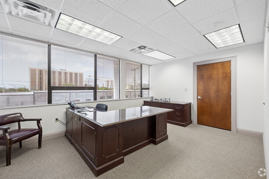 More Photos Of 1670 Main St, Sarasota Religious Facility For Sale
