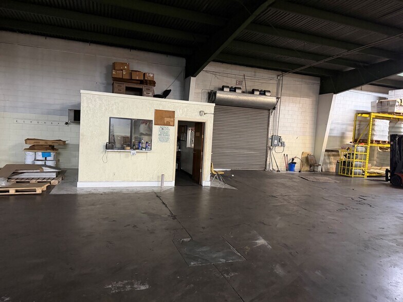 More Photos Of 636 S Turnbull Canyon Rd, City of Industry Manufacturing For Lease